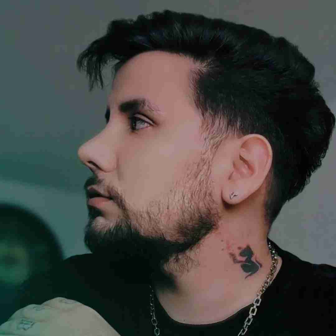 ارشاد این آدم هنوز تو همون درداشه