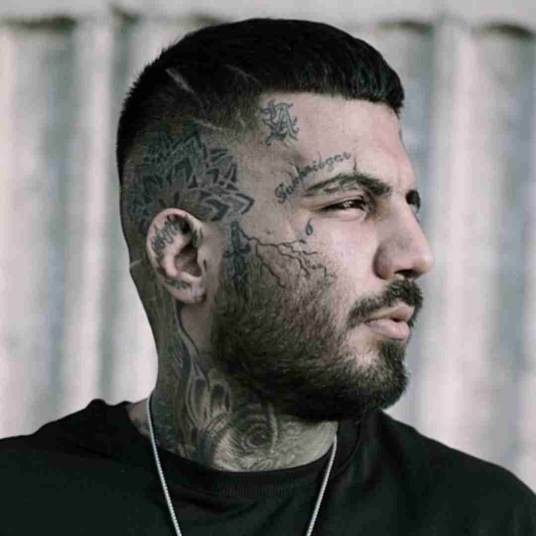 مهدیار نگفتی من چیکار بکنم اینجا حالا تکی