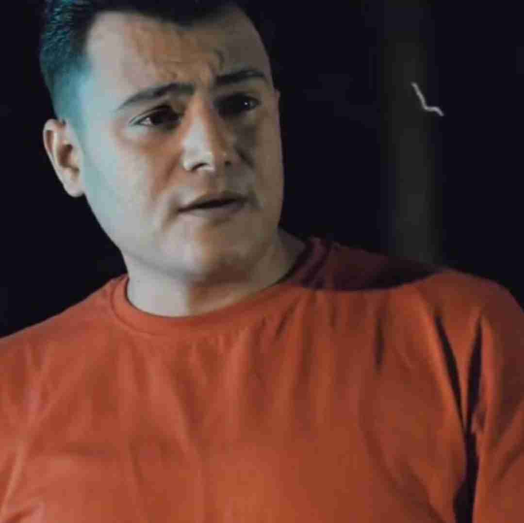 رامین کرمی افتادم گوشه ای حالم خراوه دلم نشانه ای ازت نداره