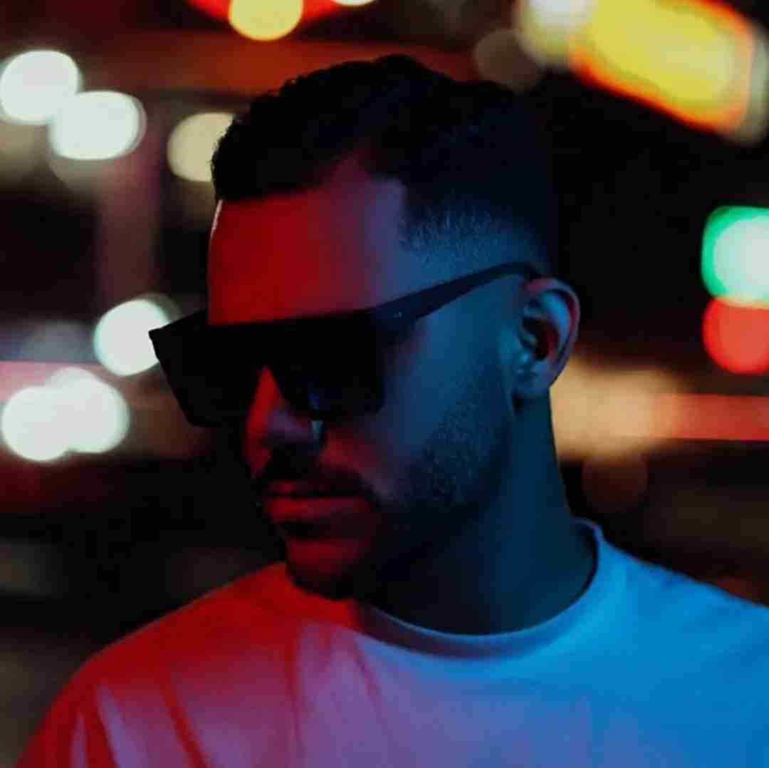 پیام عباسی بعد مه با کی سرت گرم شده بشم بگو