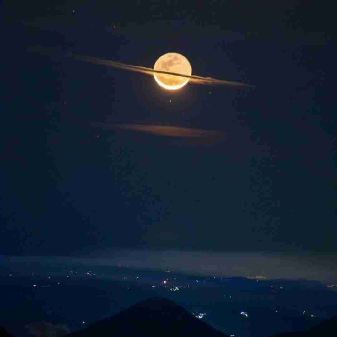  روسی امشب زیر نور ماه شخصی دیگه پیدا میشه (ترند اینستایی)