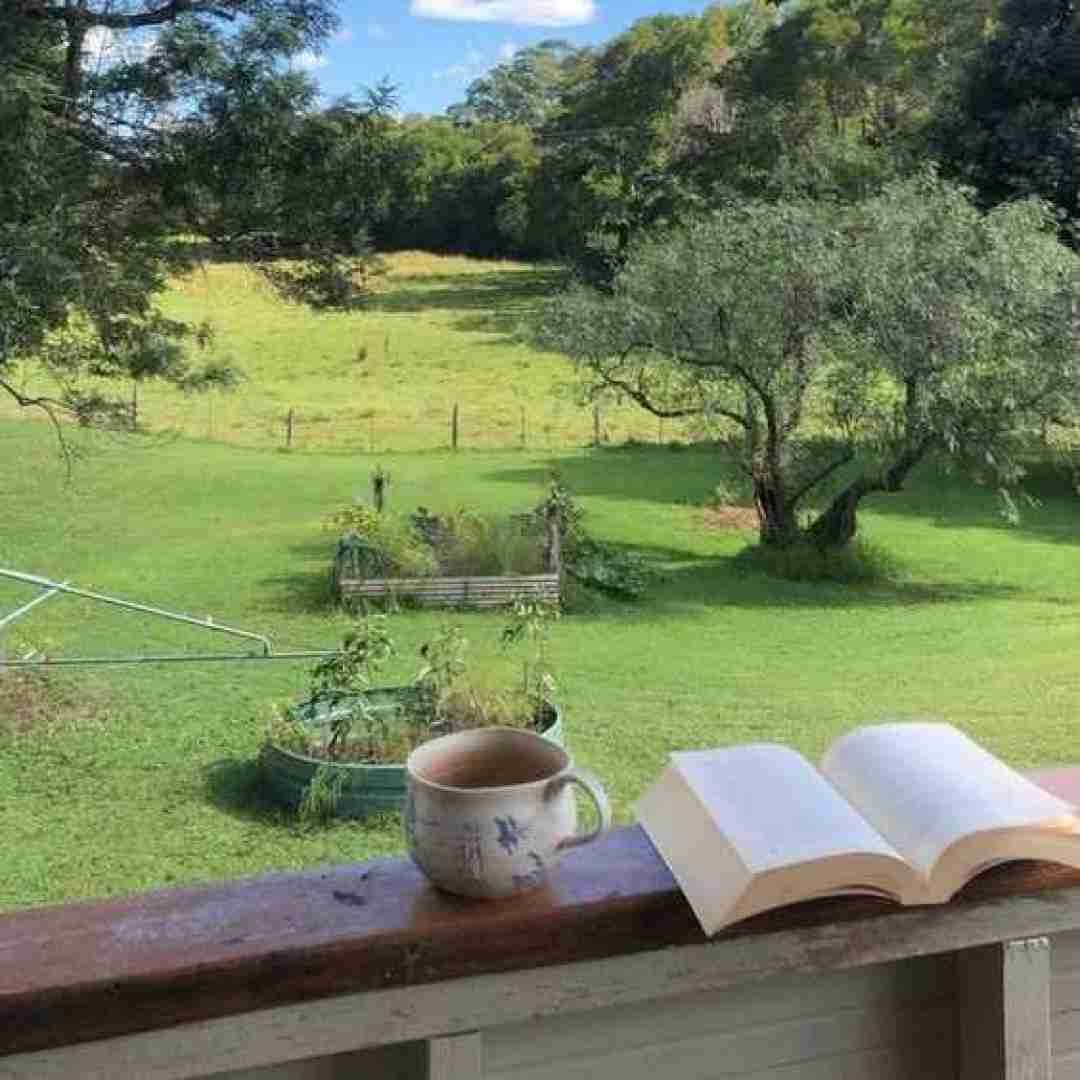  خارجی من احساس زشتی میکنم هیچکس درد منو نمیفهمه