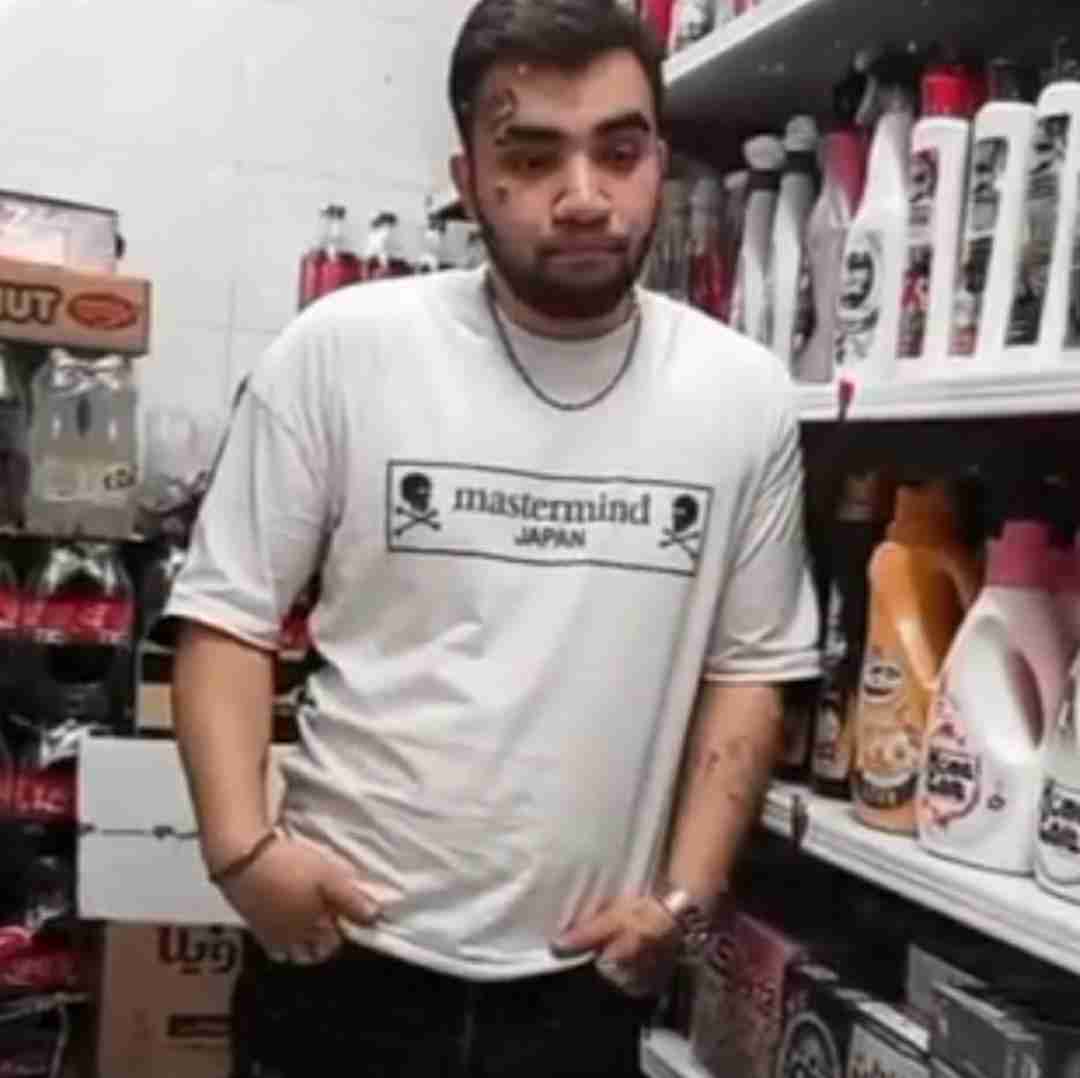 لاور حرفاتو یادت بیار من این شبا میکشم دائم سیگار