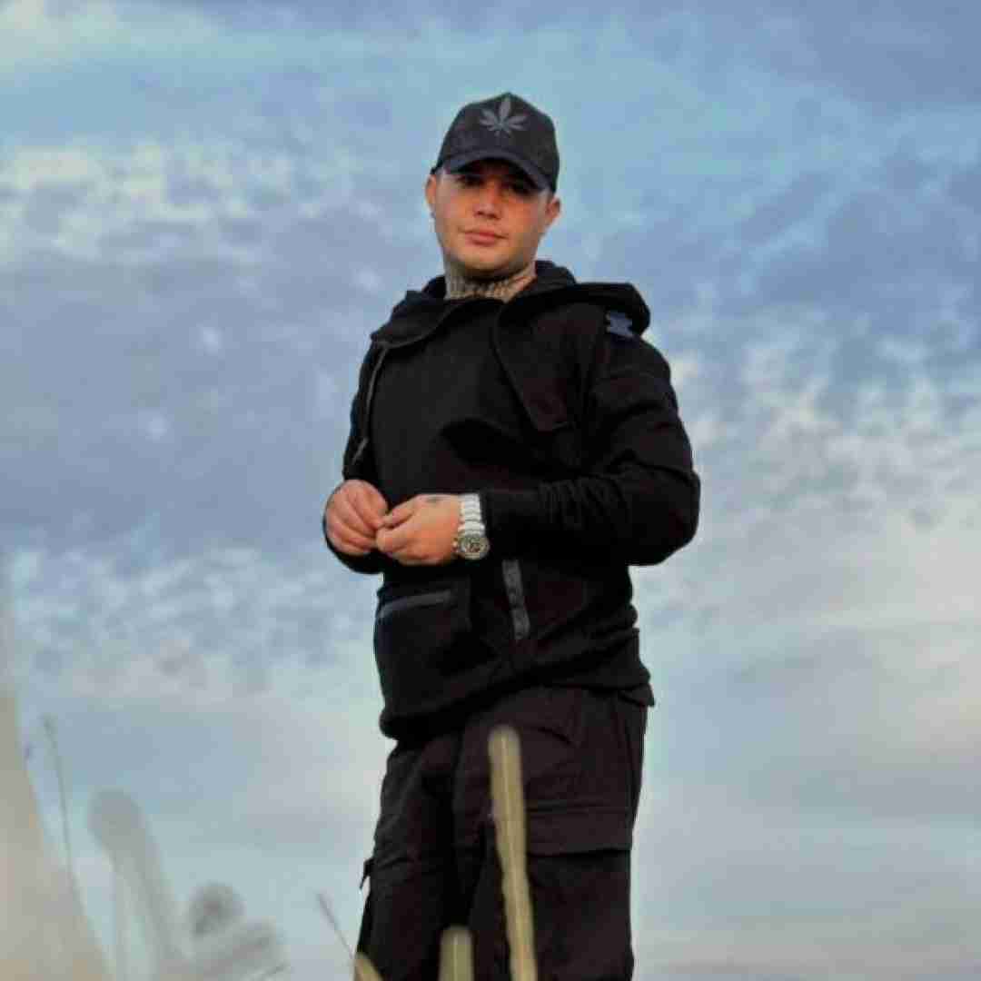 علی احمدیانی منو الله بالاییم همون همون رفیق تنهاییم