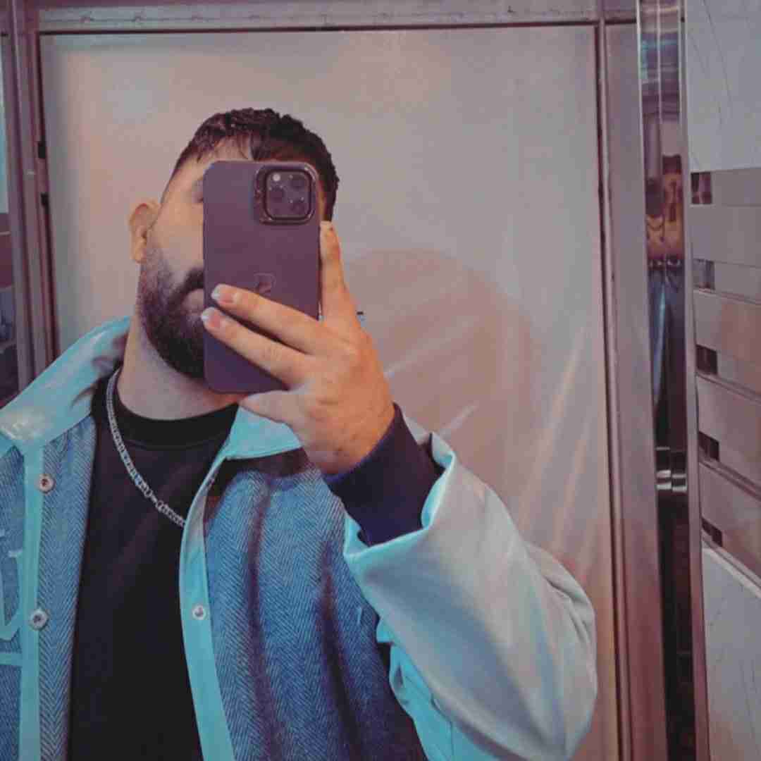 دانلود آهنگ هیچوقت یادم نمیره به قلبم بدهکاری از محمد امیری