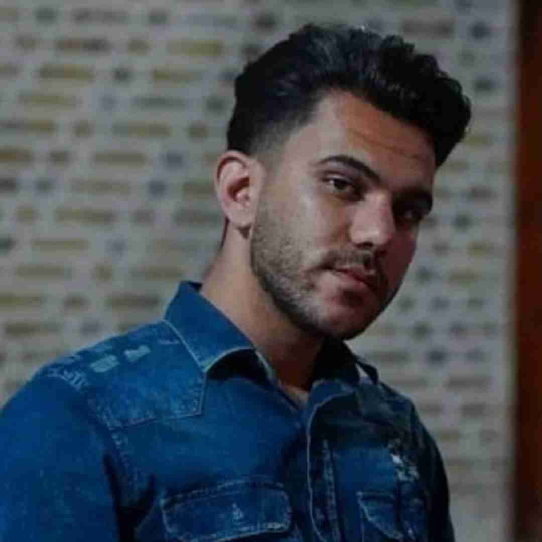 پیام عباسی یه اتاق تم تاریک وناو ای چهار دیواری