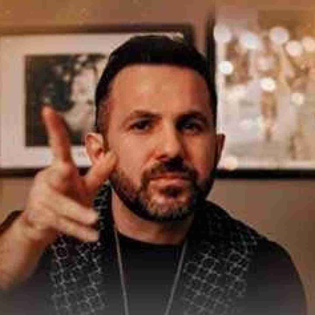 علی پناهی هلو تولدمه بیارید کیکو برم سلامتی خودم پیکو