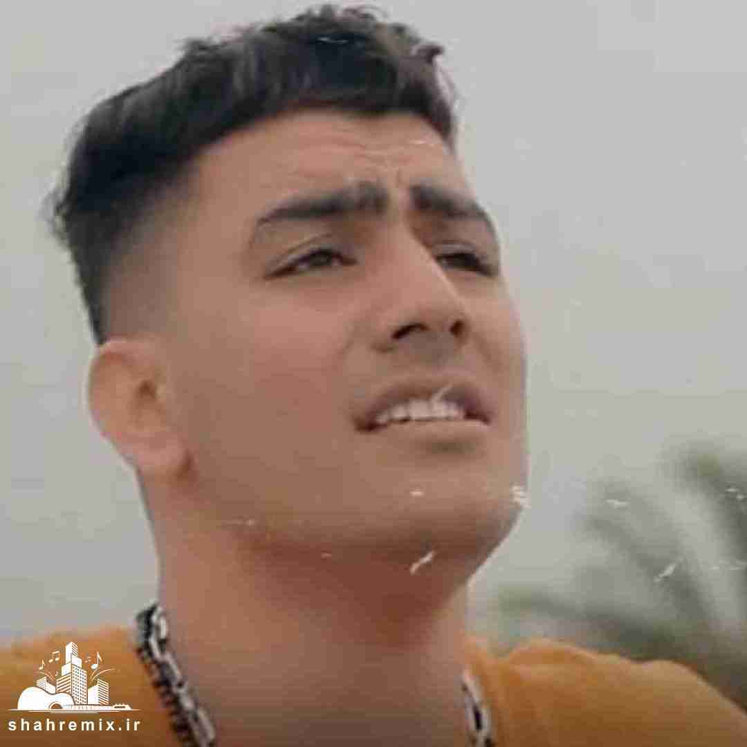 دانلود آهنگ عشق قلابی از یزدان همتی