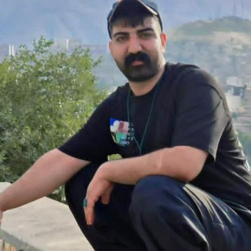 دانلود آهنگ مه چهار زانو میشینم رو جعبه ی ماشینم از میلاد غلامی دانلود آهنگ مه چهار زانو میشینم رو جعبه ی ماشینم از میلاد غلامی