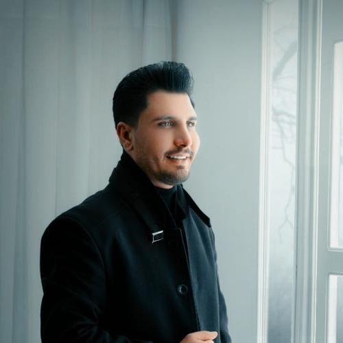 اسماعیل پیرامون گل با کلاس