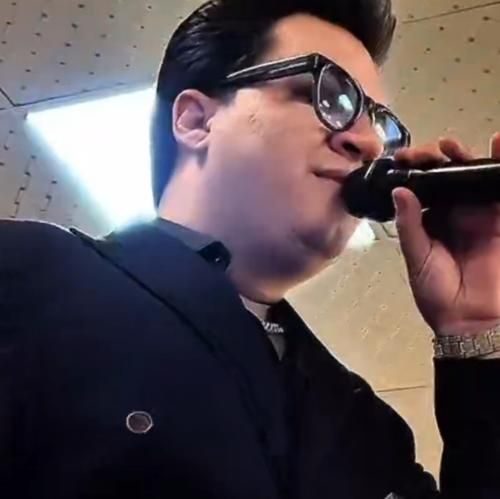 دانلود آهنگ امشب دوباره با دلی غمگین میخونم از مرتضی جوان